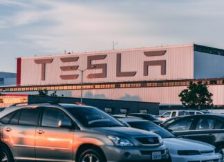 Tesla Inc (NASDAQ: TSLA) Considers Bitcoin the Best Liquid Alternative to Cash